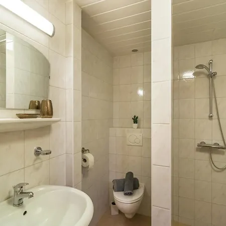 In Near Lift アパート *