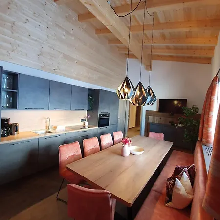 Apartment In Near Lift