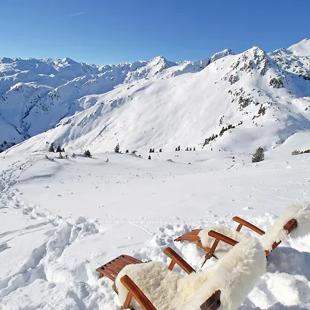 In Near Lift アパート *