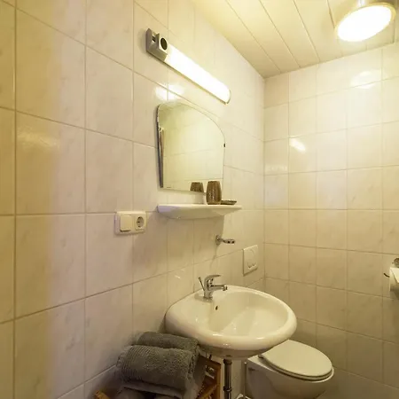 Apartament In Near Lift *